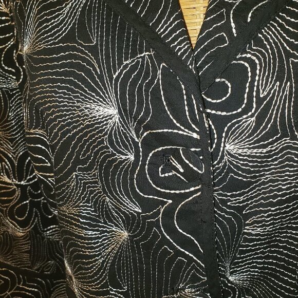 Ladies CHICO'S Black Blazer w/White Embroidered Designs - Chico's 1 - Picture 4 of 5